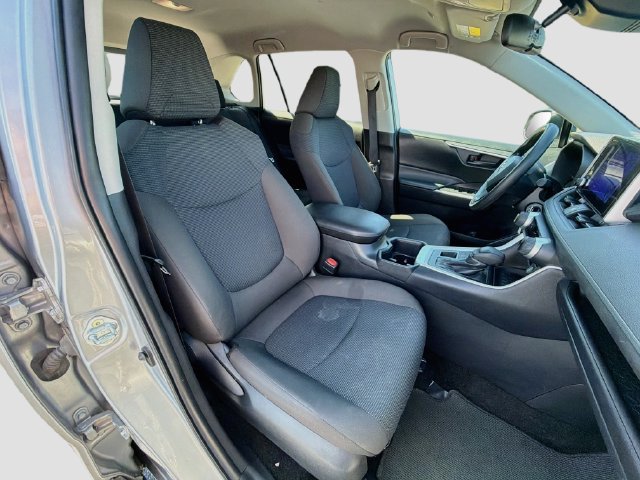 Used 2025 Toyota RAV4 LE AWD/4WD image 28