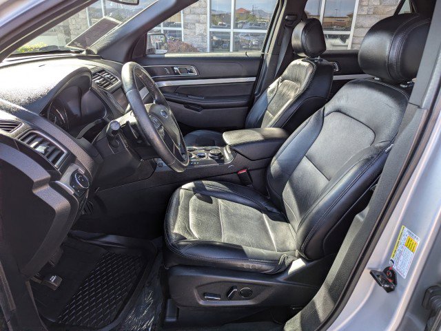 Used 2016 Ford Explorer XLT w/ Equipment Group 202A image 10