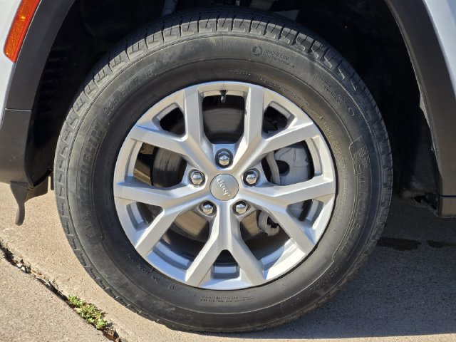 Certified 2023 Jeep Grand Cherokee Limited AWD/4WD image 10