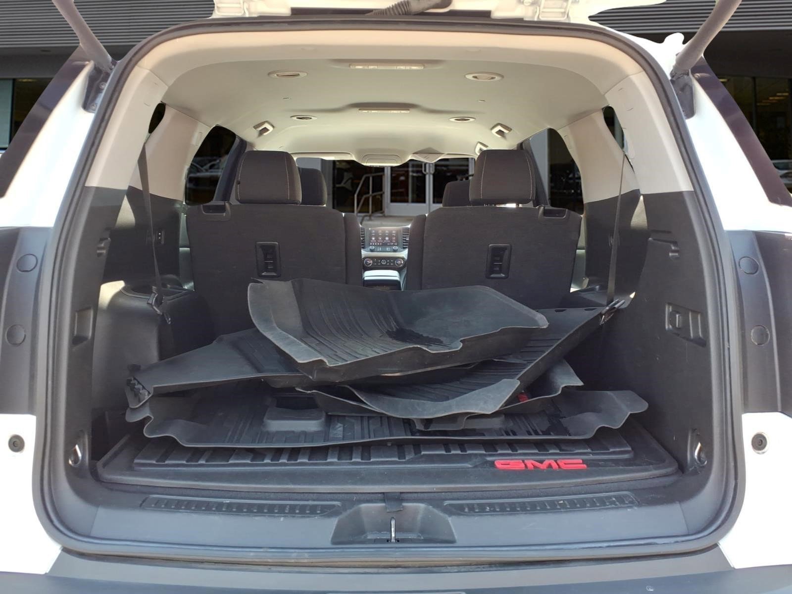 Used 2021 GMC Acadia SLE w/ Driver Convenience Package FWD image 19