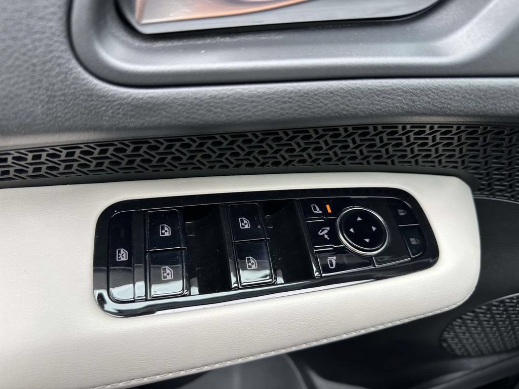 Used 2024 Nissan Ariya AWD image 36