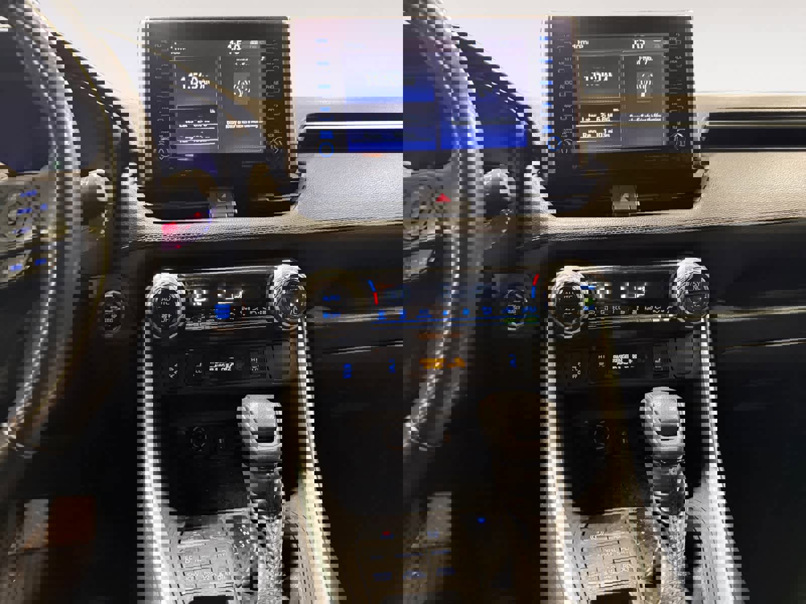 Used 2019 Toyota RAV4 XLE w/ Convenience Package image 12