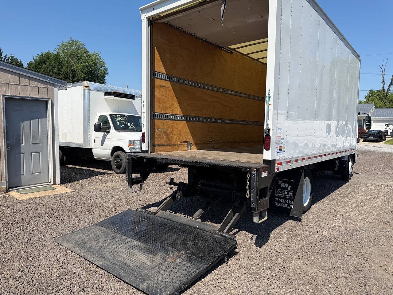 Used 2021 Isuzu NPR RWD image 9