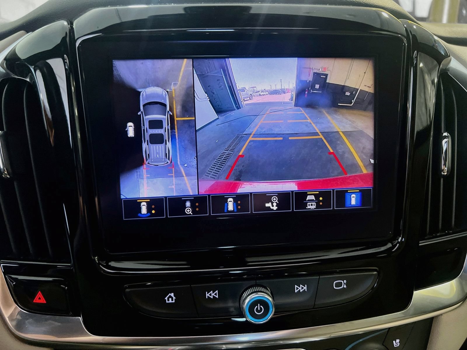 Used 2022 Chevrolet Traverse Premier AWD/4WD image 14