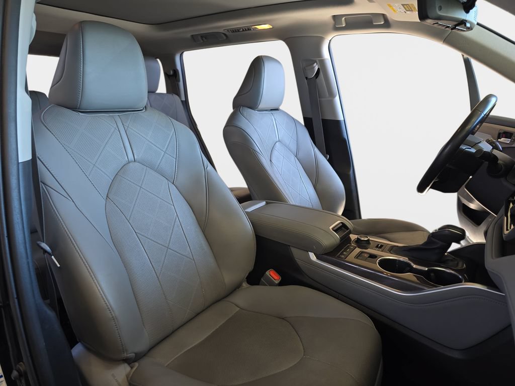Used 2020 Toyota Highlander Platinum AWD/4WD image 12