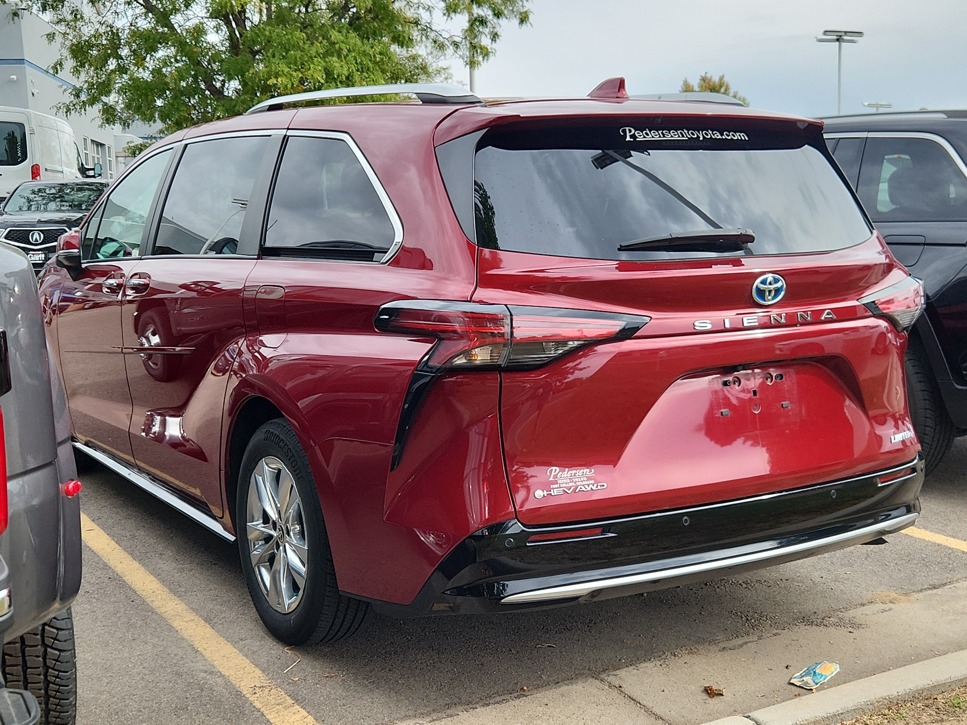 Used 2025 Toyota Sienna Limited AWD/4WD image 7
