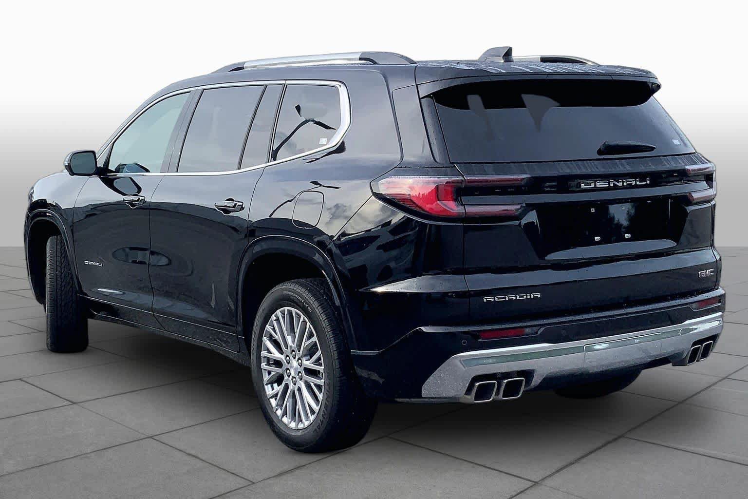 Used 2025 GMC Acadia Denali FWD image 12
