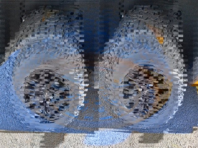 Used 2023 Chevrolet Colorado Trail Boss w/ Technology Package image 8