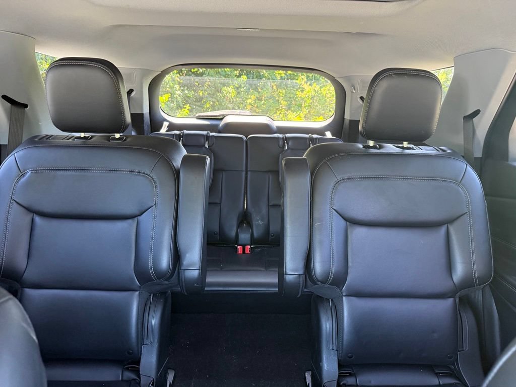 Used 2024 Ford Explorer XLT w/ Equipment Group 202A AWD/4WD image 29