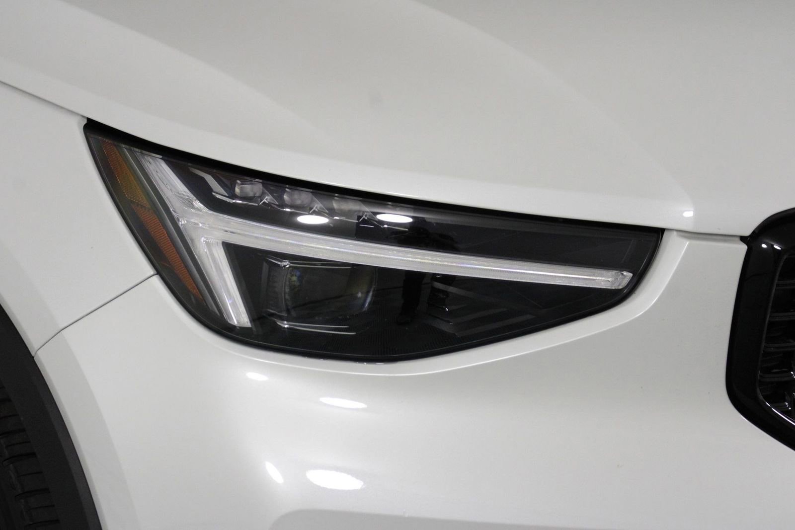 Used 2026 Volvo XC40 B5 Plus w/ Protection Package Premier AWD/4WD image 26