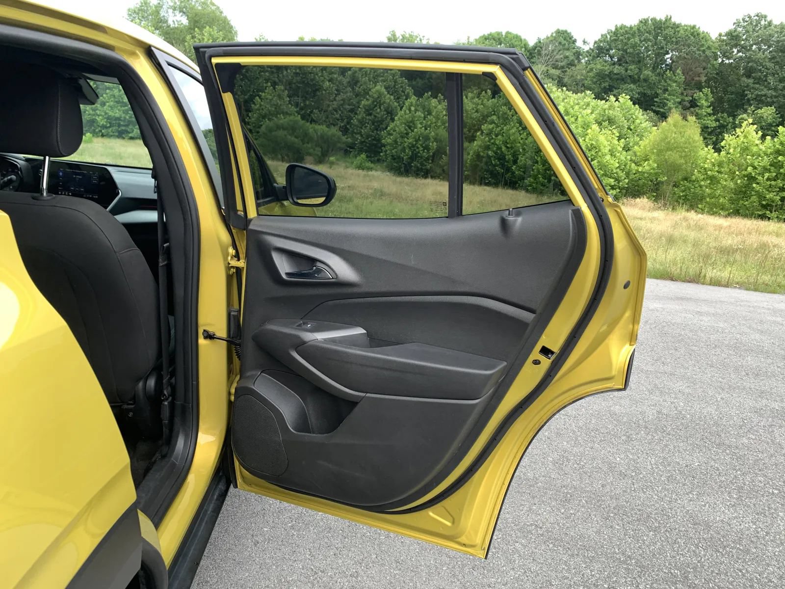 Used 2025 Chevrolet Trax RS w/ Driver Confidence Package FWD image 29