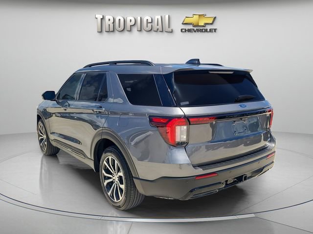 Used 2025 Ford Explorer ST-Line AWD/4WD image 2