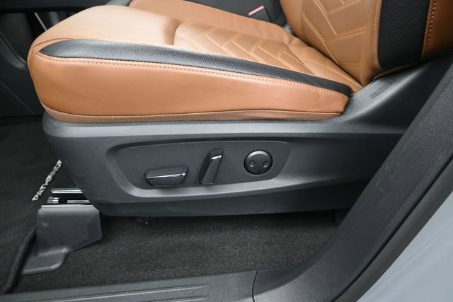 Used 2025 Nissan Pathfinder Platinum AWD/4WD image 11