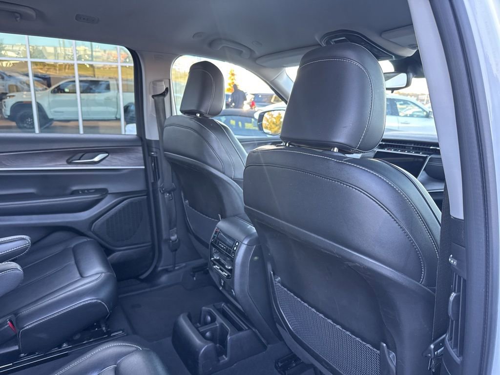 Used 2023 Jeep Grand Cherokee L Limited image 21