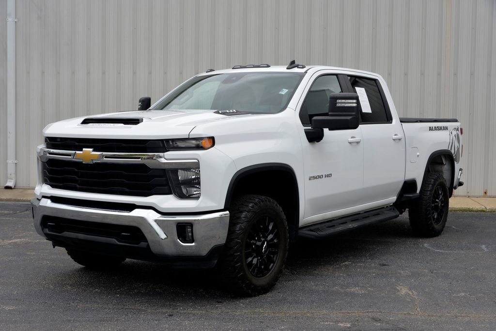 Used 2024 Chevrolet Silverado 2500 LT w/ Safety Package AWD/4WD image 4
