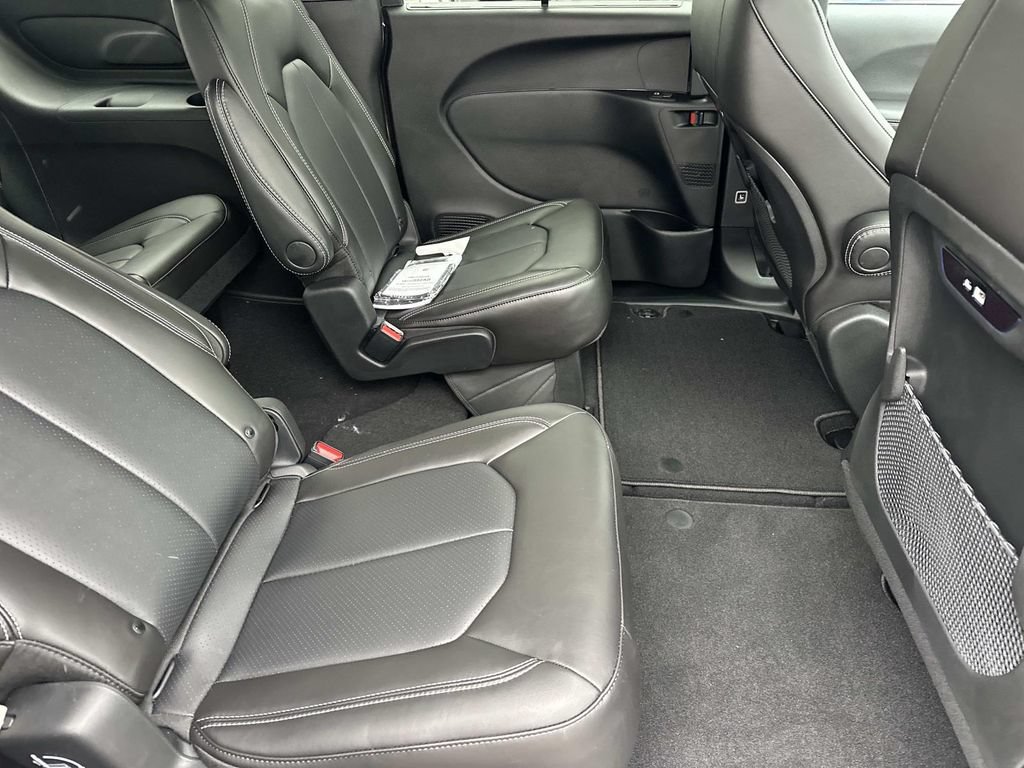 New 2026 Chrysler Pacifica Select w/ S Appearance Package AWD/4WD image 18