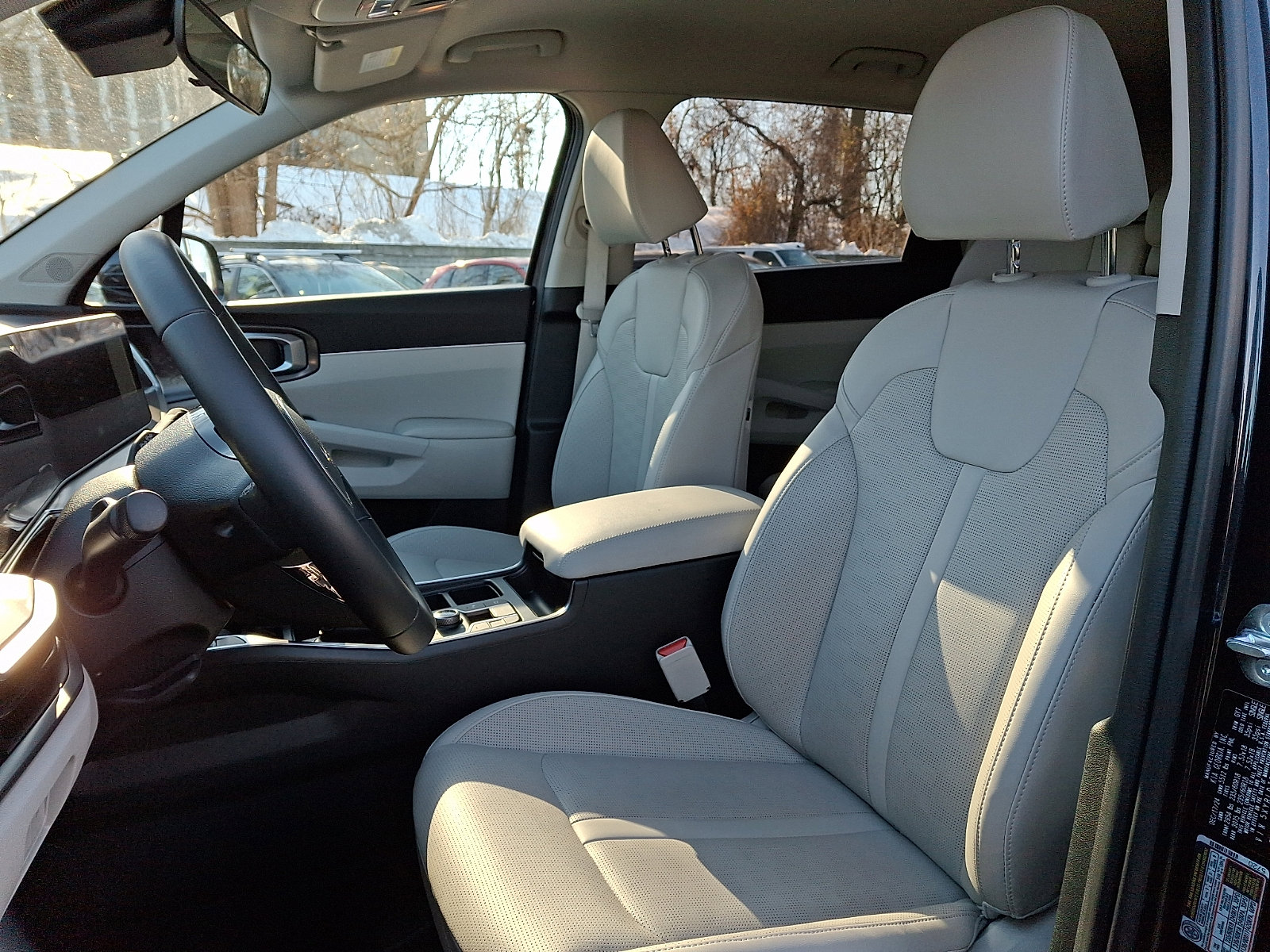 Certified 2025 Kia Sorento S image 12