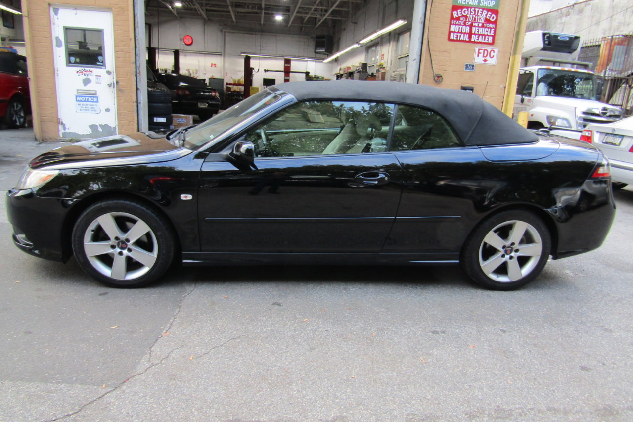 Used 2009 Saab 9-3 2.0T image 2