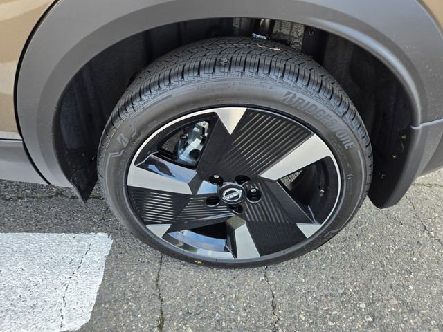 New 2026 Nissan Kicks SR w/ Cold Weather Package AWD/4WD image 11