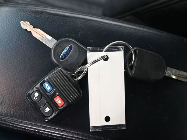 Used 2005 Ford Thunderbird image 15