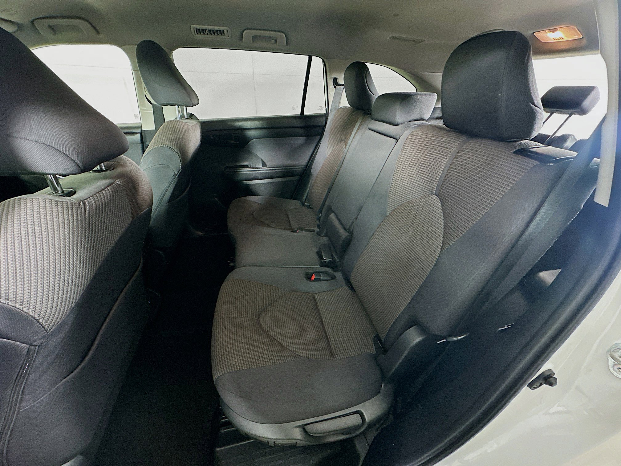 Used 2024 Toyota Highlander LE image 27