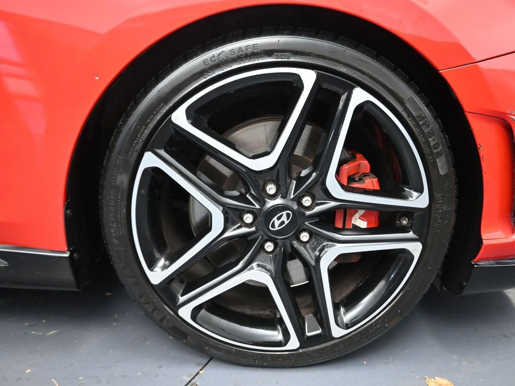 Used 2022 Hyundai Veloster N image 5