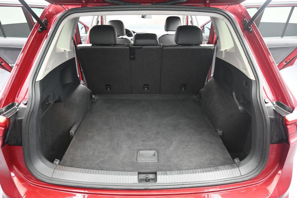 Used 2018 Volkswagen Tiguan SE AWD/4WD image 22