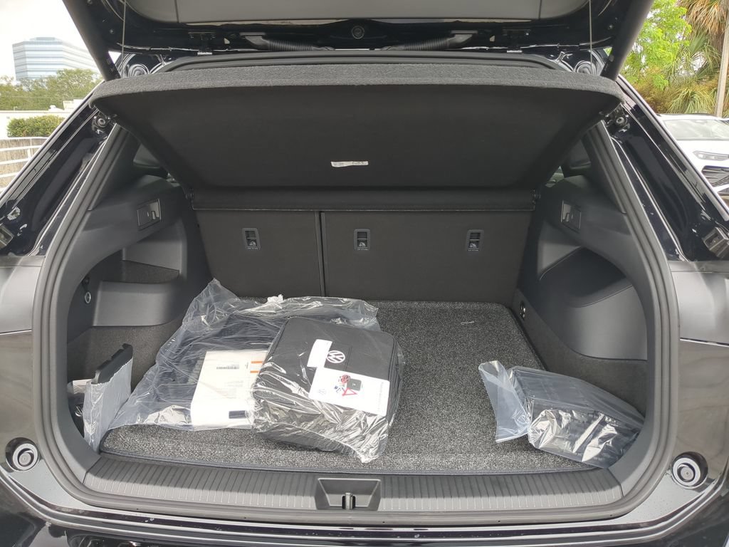 New 2026 Volkswagen Tiguan SEL R-Line AWD/4WD image 8