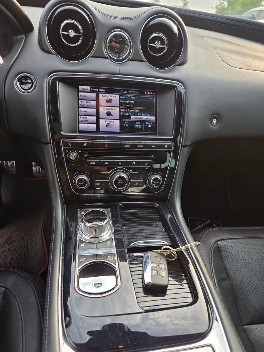 Used 2014 Jaguar XJ R LWB RWD image 18