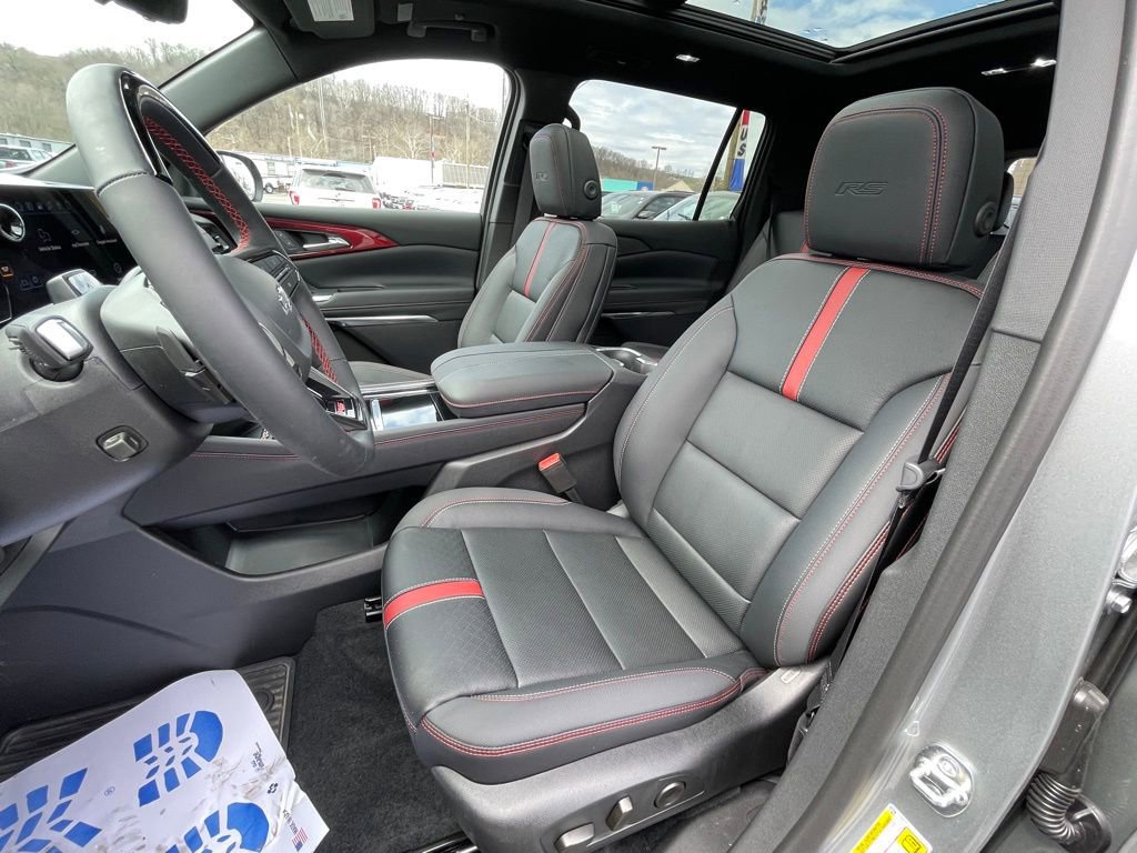 Used 2026 Chevrolet Traverse RS image 12