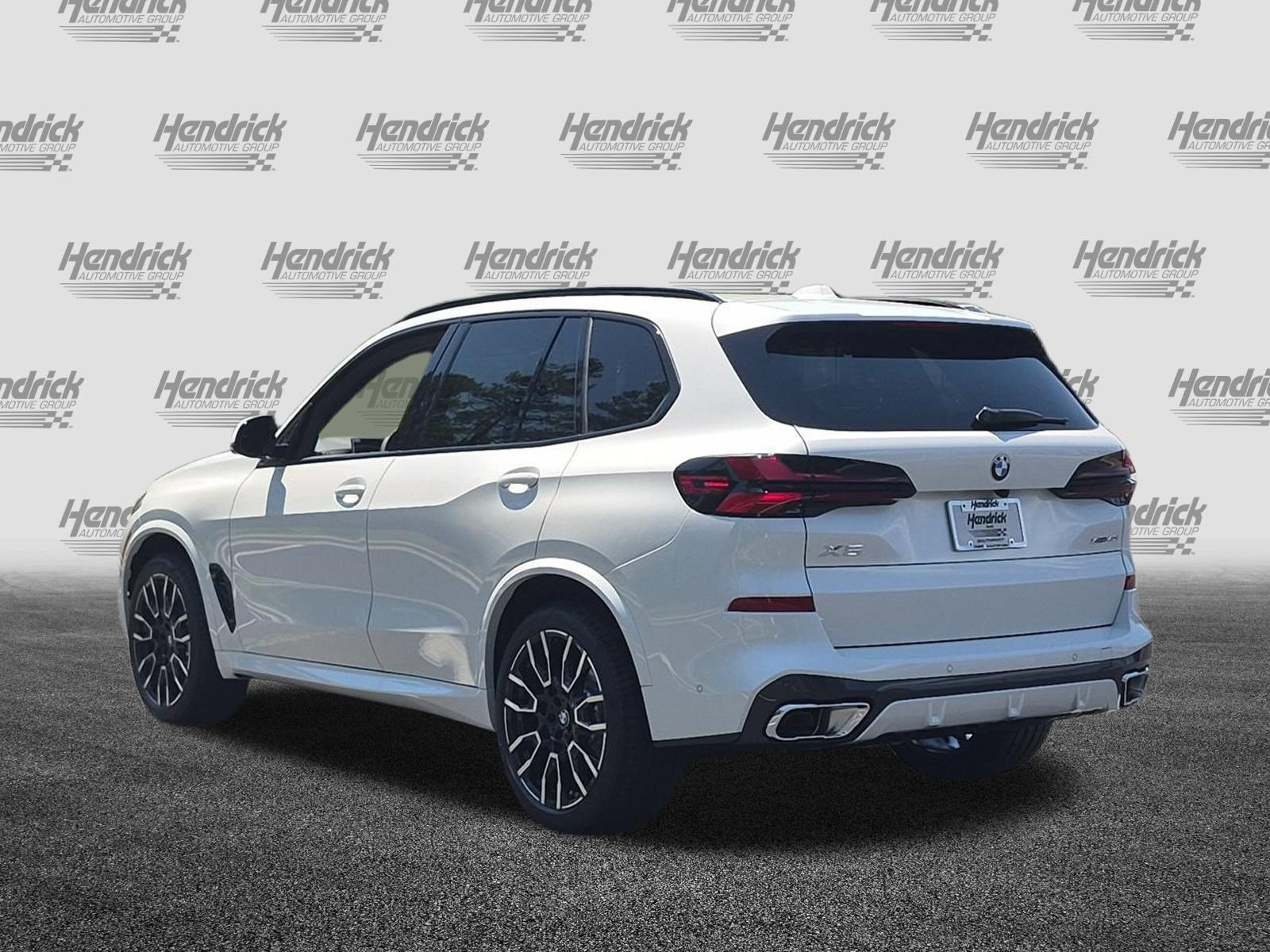 New 2026 BMW X5 xDrive40i w/ M Sport Package AWD/4WD image 8