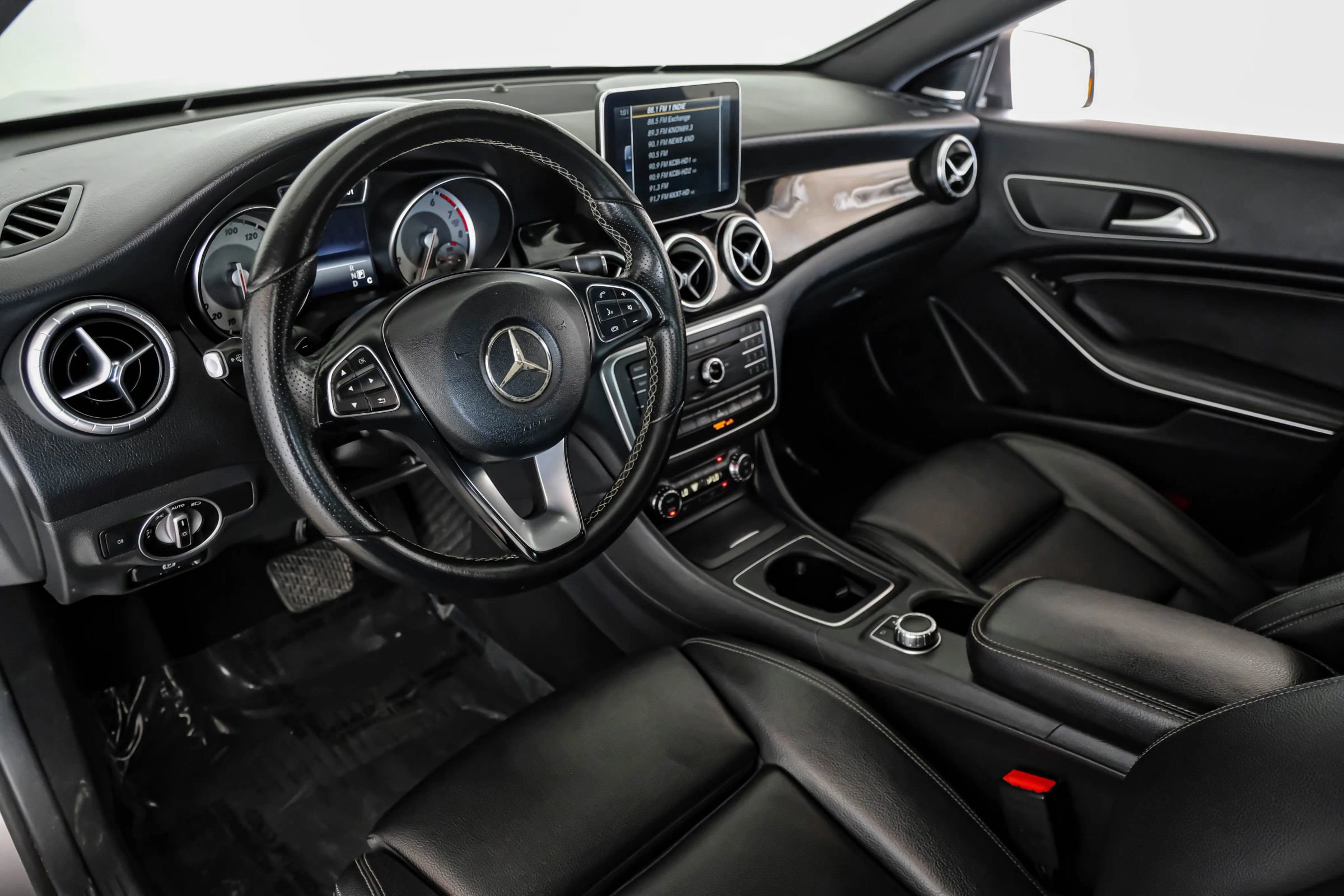 Used 2016 Mercedes-Benz CLA 250 4MATIC w/ Premium 1 Package image 2