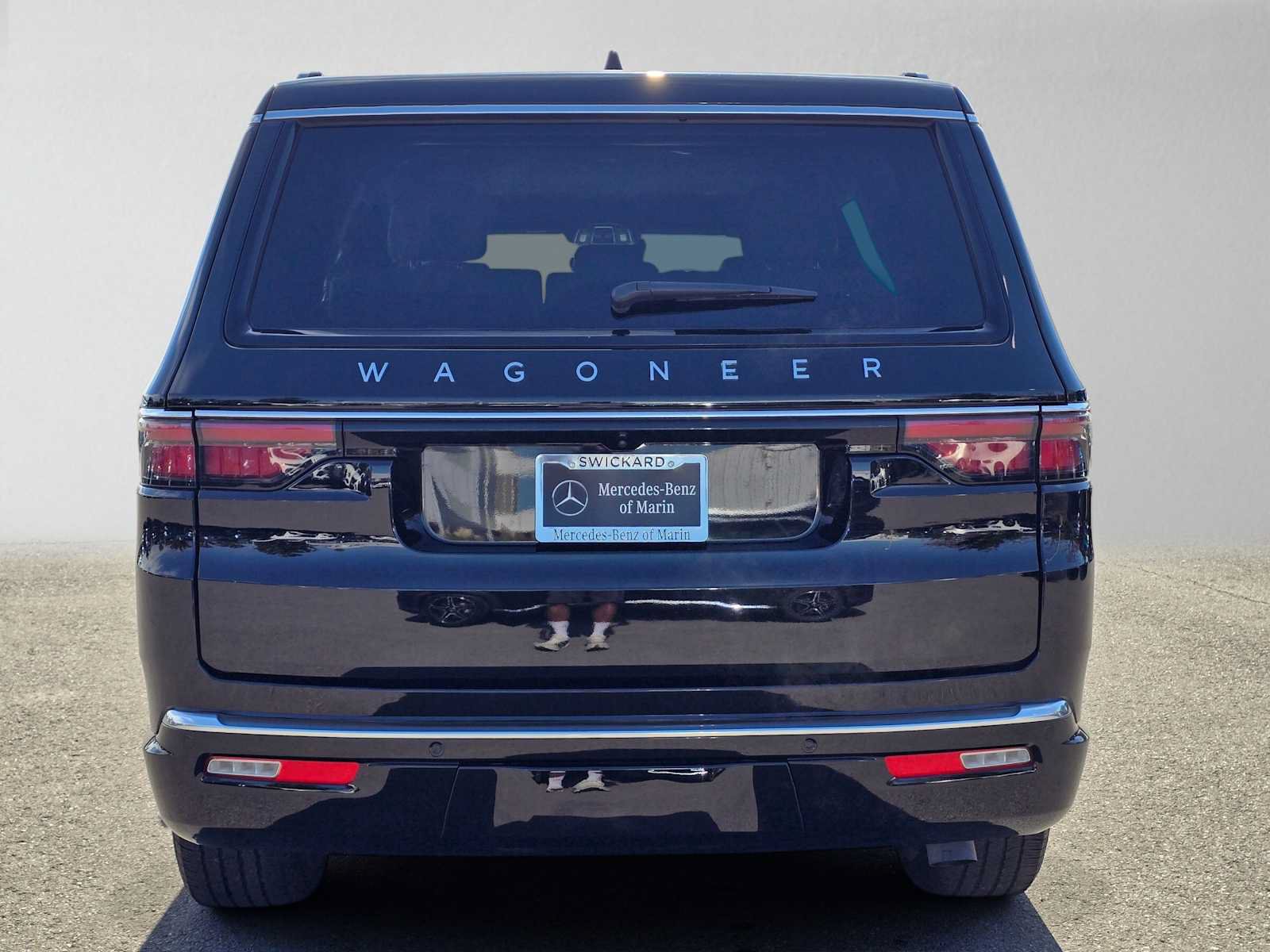 Used 2025 Jeep Wagoneer 4WD image 4