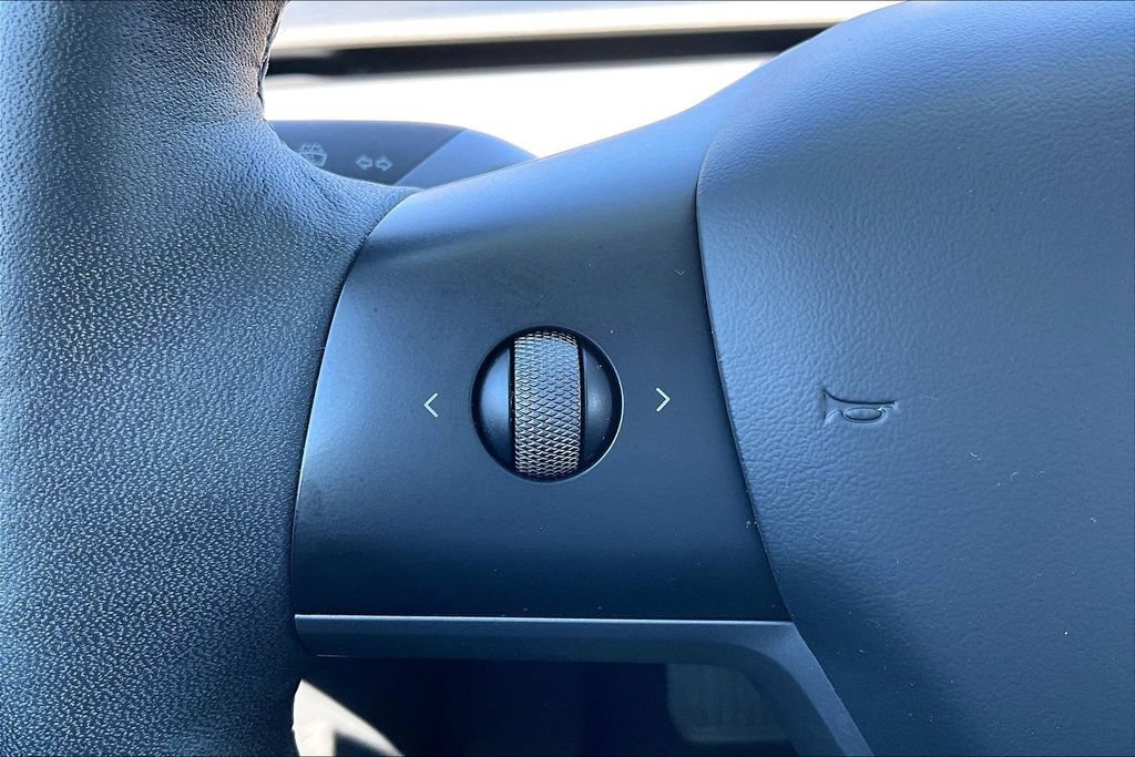 Used 2023 Tesla Model Y Long Range AWD/4WD image 18