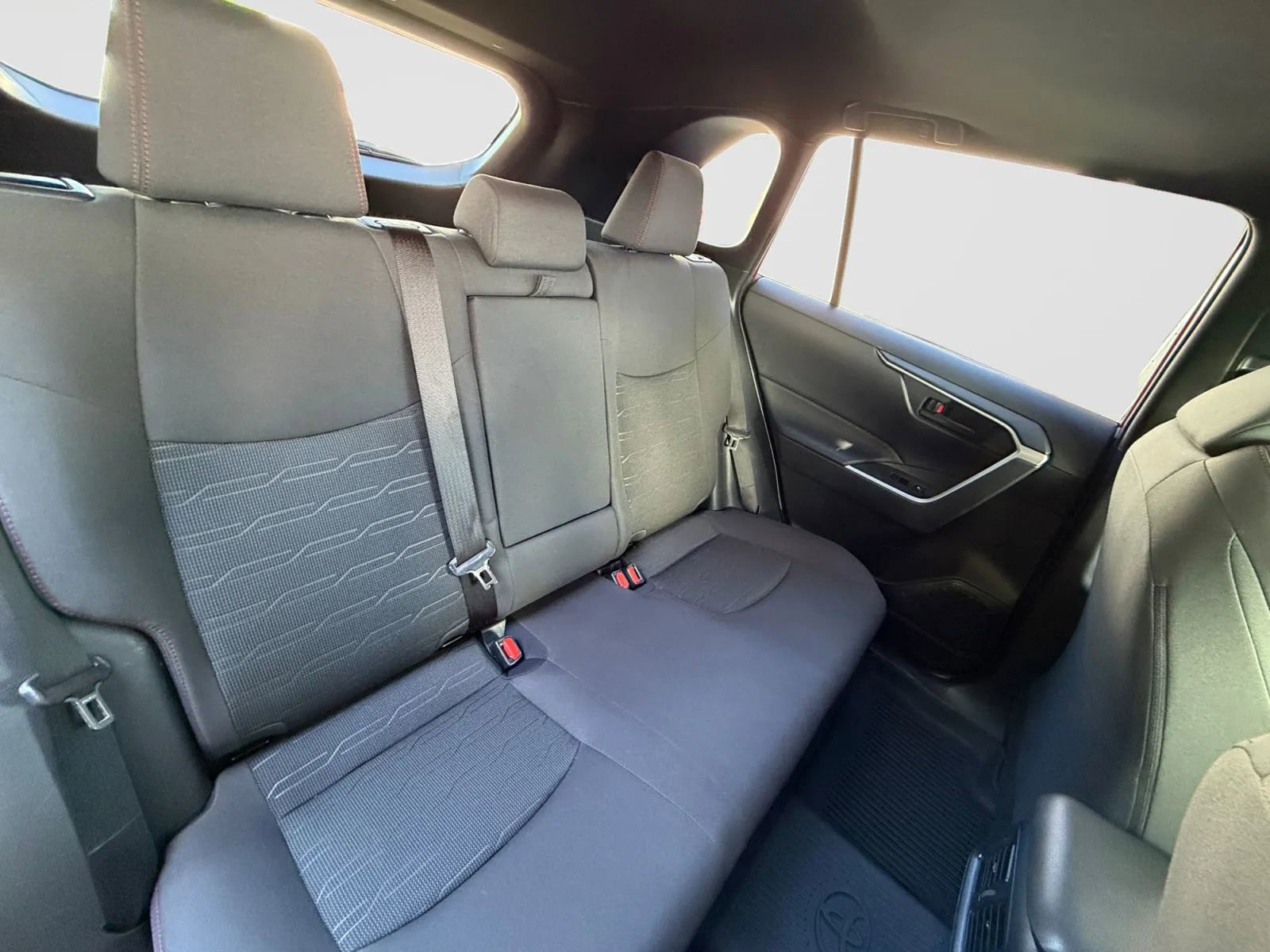 Used 2021 Toyota RAV4 SE w/ Weather & Moonroof Package AWD/4WD image 18