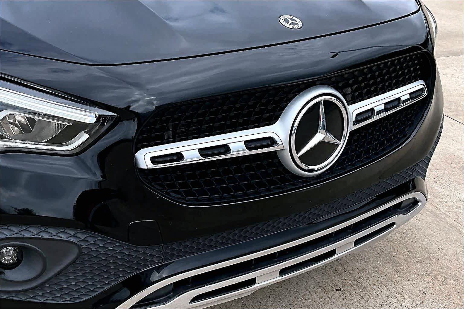 Used 2021 Mercedes-Benz GLA 250 4MATIC w/ Premium Package image 29