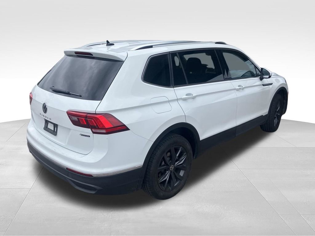 Used 2024 Volkswagen Tiguan SE AWD/4WD image 8