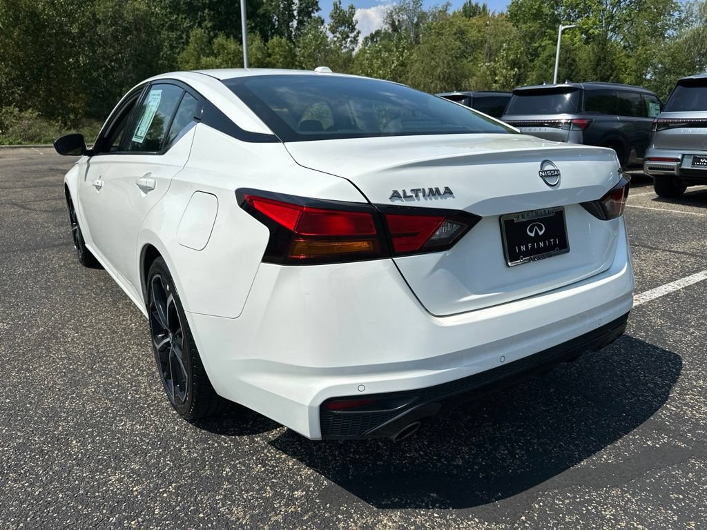 Used 2024 Nissan Altima 2.5 SR FWD image 8