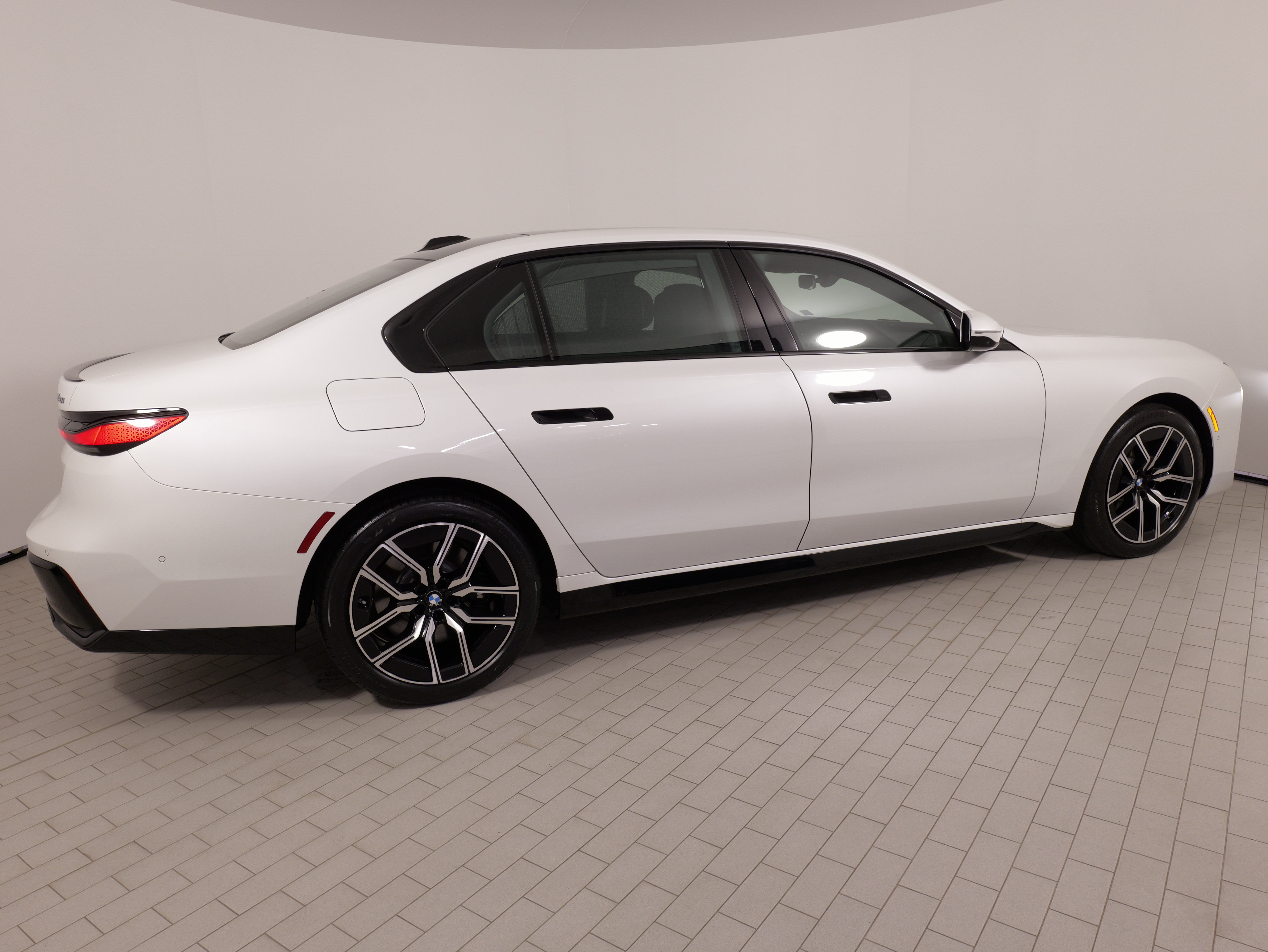 Used 2024 BMW 740i xDrive w/ Premium Package AWD/4WD image 9