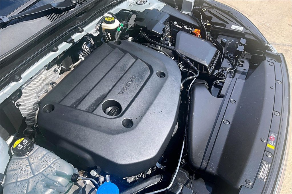 Certified 2025 Volvo XC40 B5 Core AWD/4WD image 44