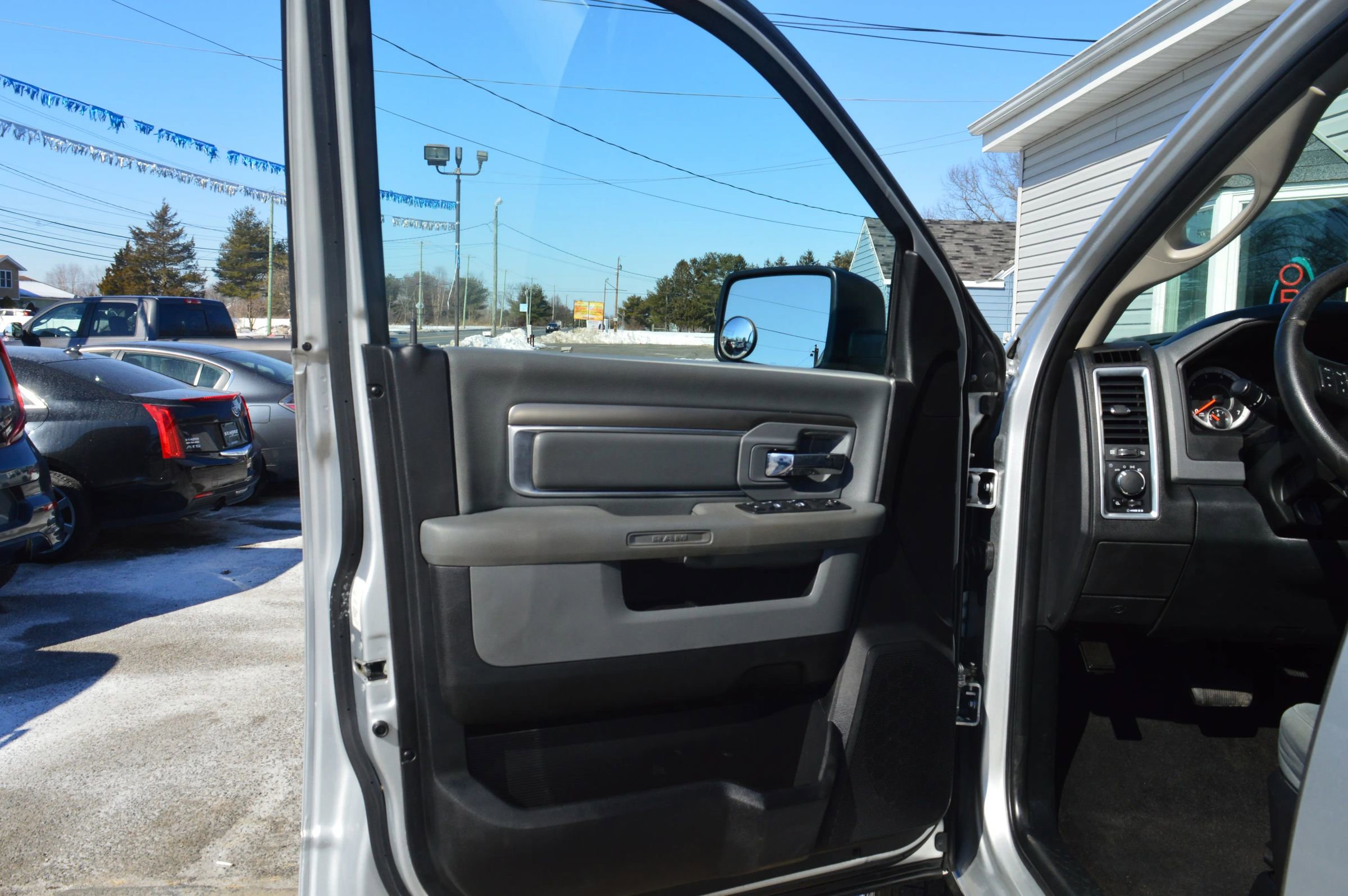 Used 2017 RAM 2500 SLT image 24