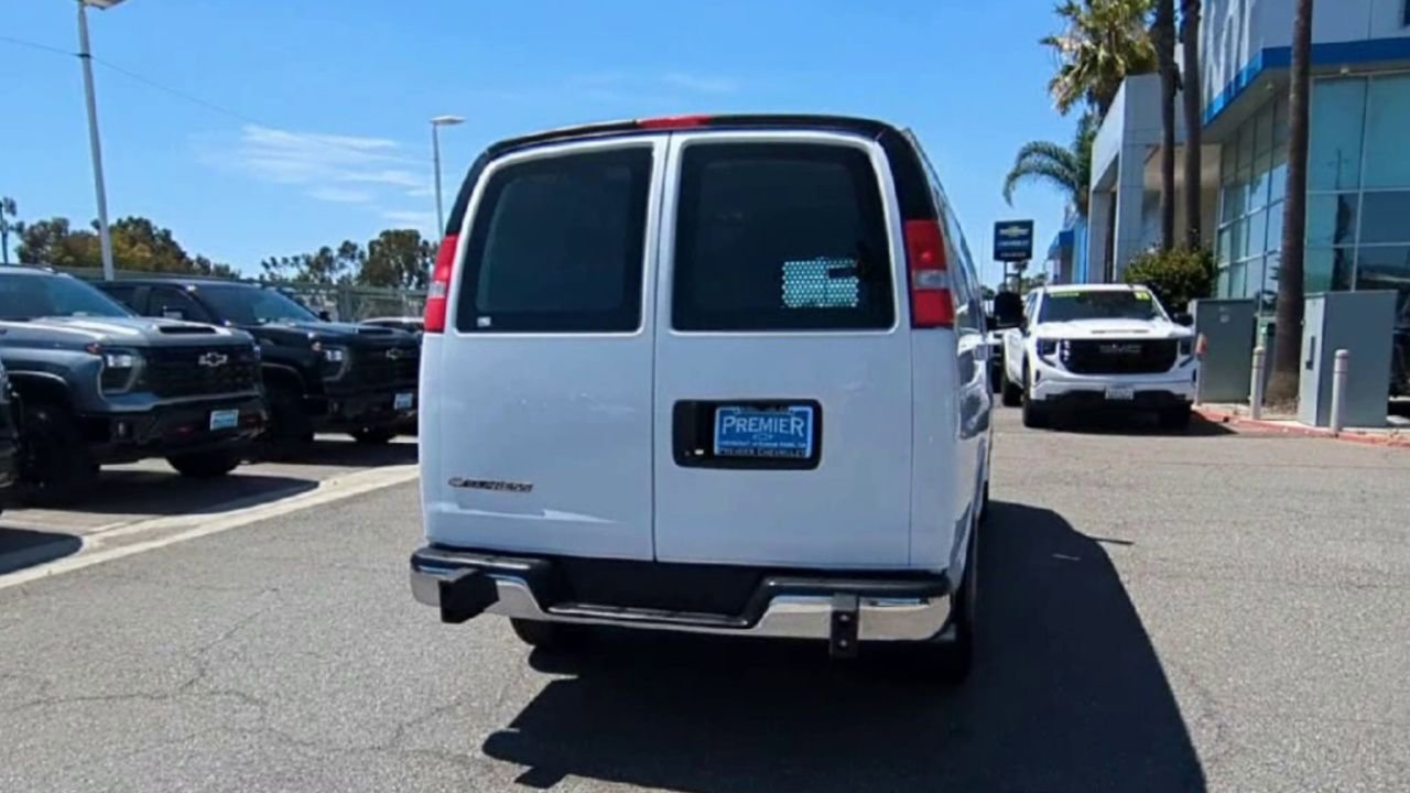 Used 2024 Chevrolet Express 2500 w/ Driver Convenience Package RWD image 7