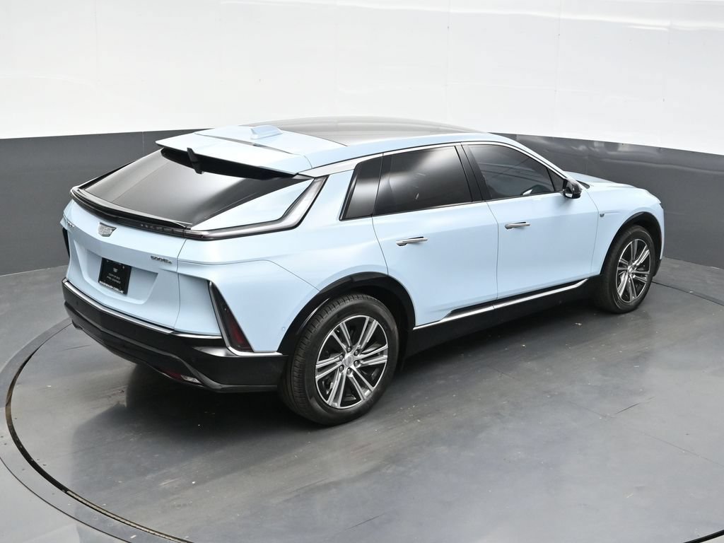 Certified 2024 Cadillac Lyriq Luxury AWD/4WD image 37