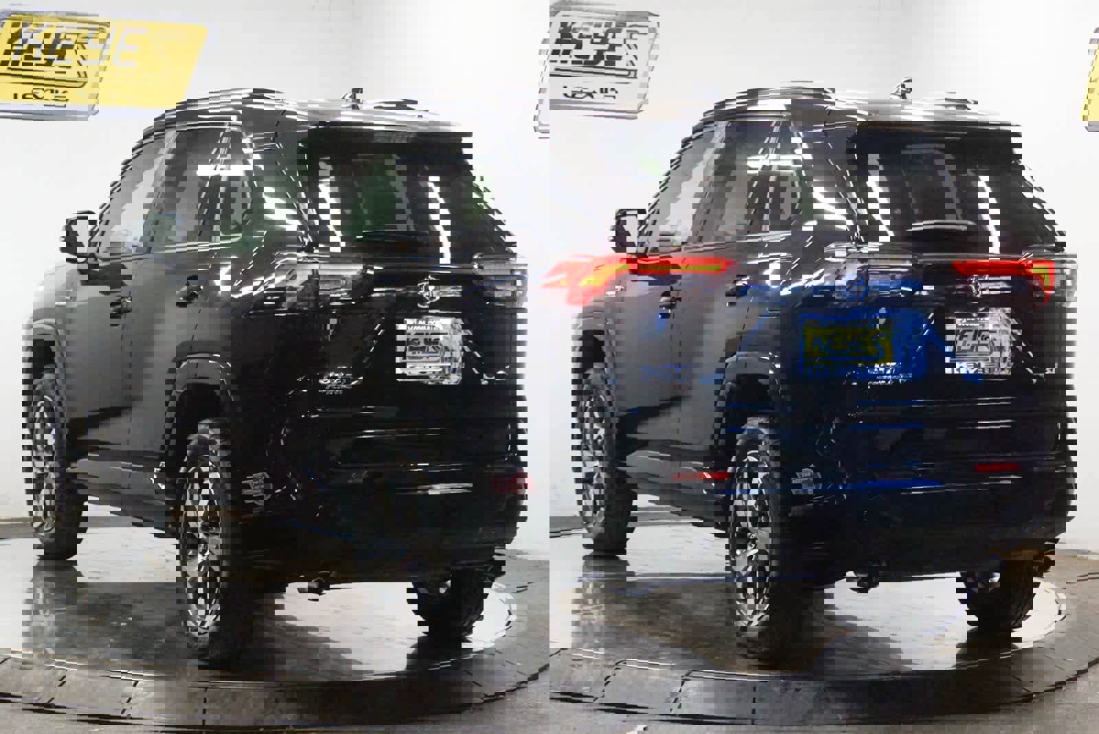 Used 2024 Toyota RAV4 SE image 2