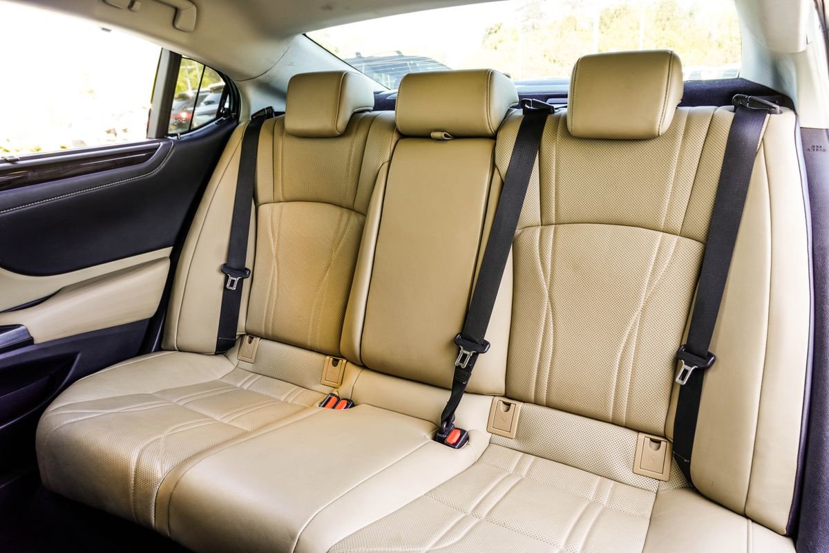 Used 2021 Lexus ES 350 Ultra Luxury w/ Accessory Package image 38