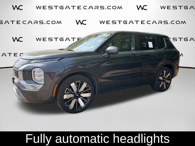 Used 2025 Mitsubishi Outlander SE image 11