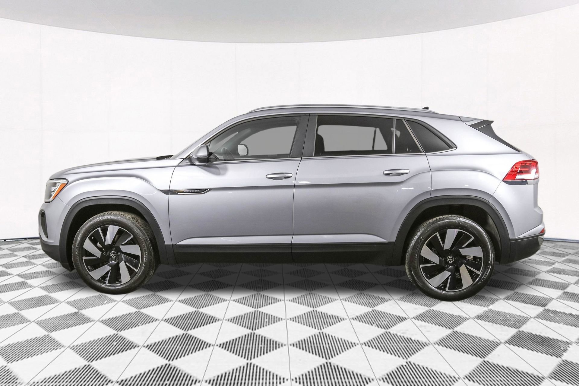 Used 2024 Volkswagen Atlas Cross Sport SE image 18