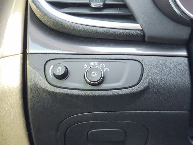 Used 2022 Buick Encore Preferred w/ Safety Package image 22