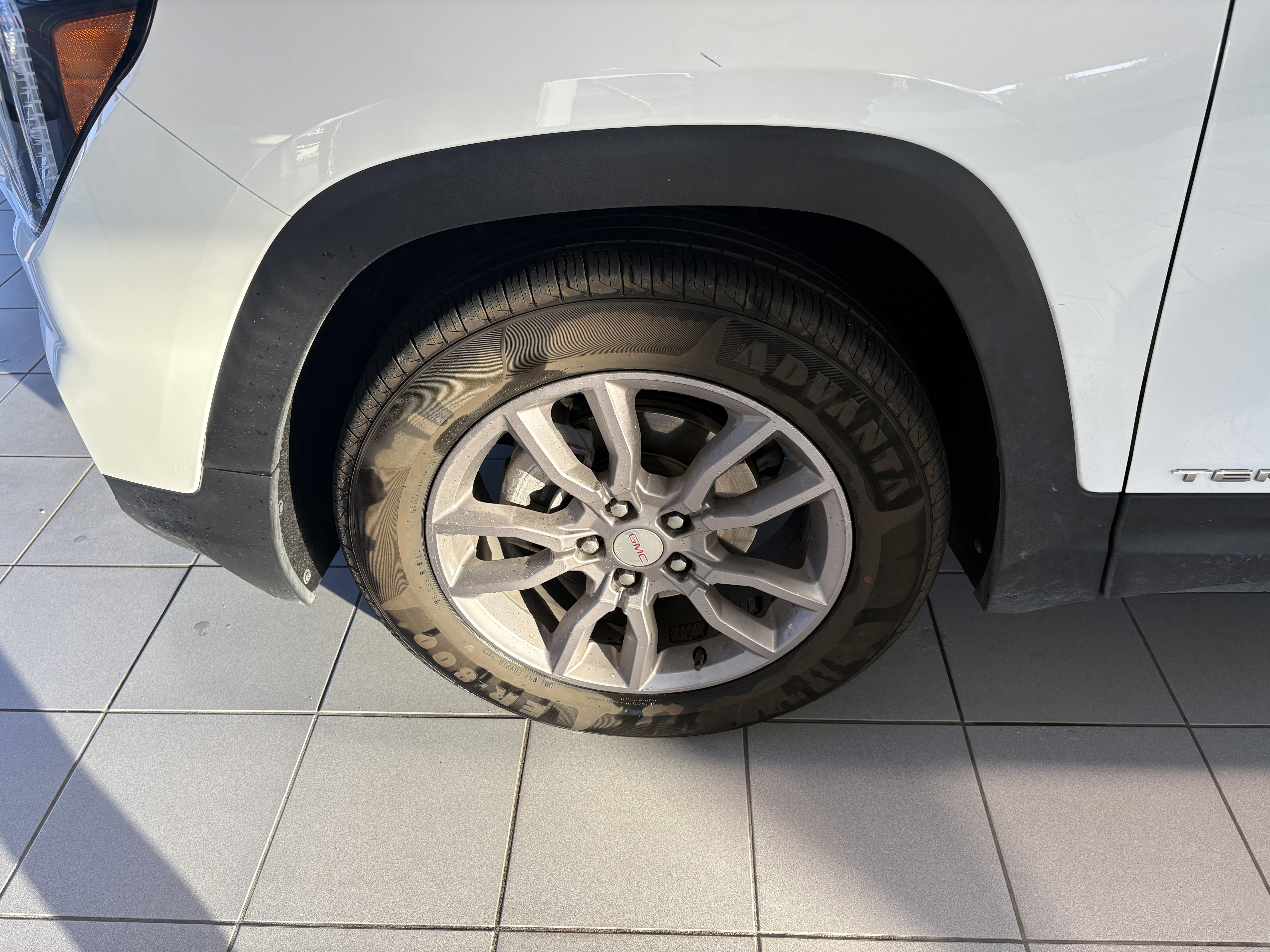 Used 2023 GMC Terrain SLT image 8