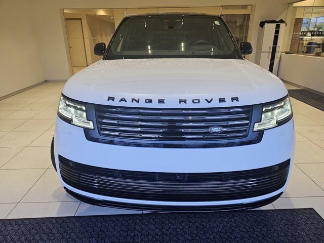 Used 2024 Land Rover Range Rover SV image 2